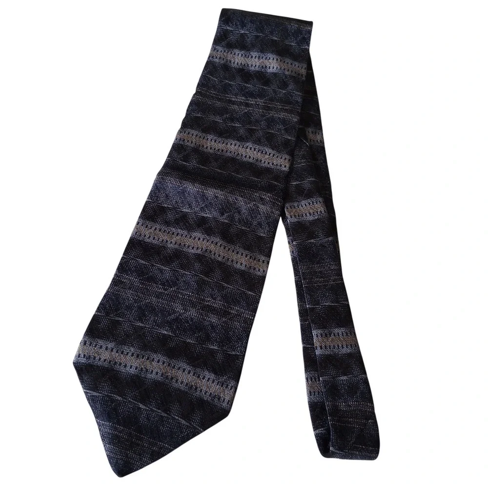 Ivy Crew Classics Mens Silk Tie Navy Blue Gray Gold Geometric Striped Jacquard